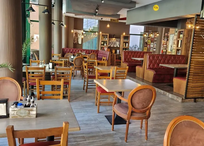 Hotel de apartamente Pool View Studio, Pollo Resort, Sunny