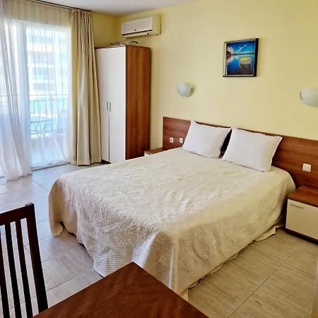 Pool View Studio, Pollo Resort, Sunny Beach Apart Otel 3*