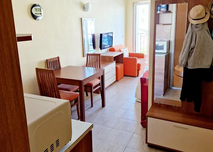 Pool View Studio, Pollo Resort, Sunny