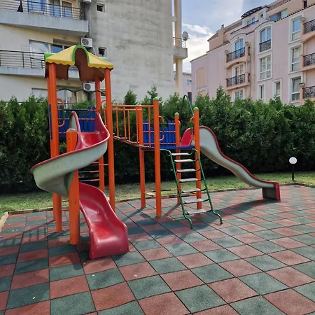 Pool View Apartment, Sunny Apartmanhotel 3*