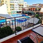 Pool View Studio, Pollo Resort, Sunny アパートホテル